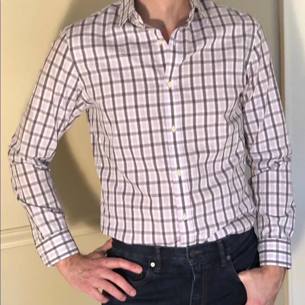 Slim fit, wrinkle-free men’s dress shirt